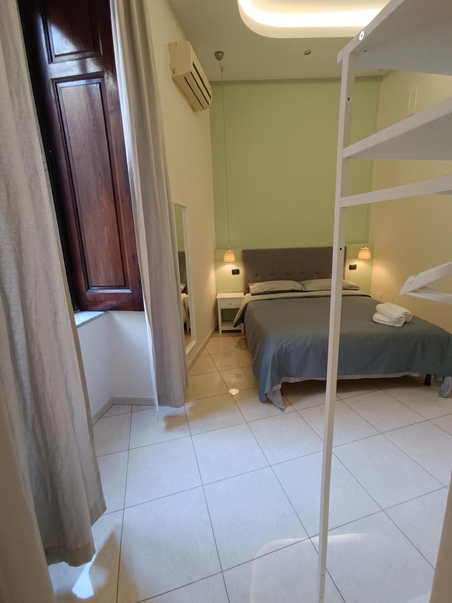 Residenza Geri - Suite And Home Napoli Centro Exterior photo