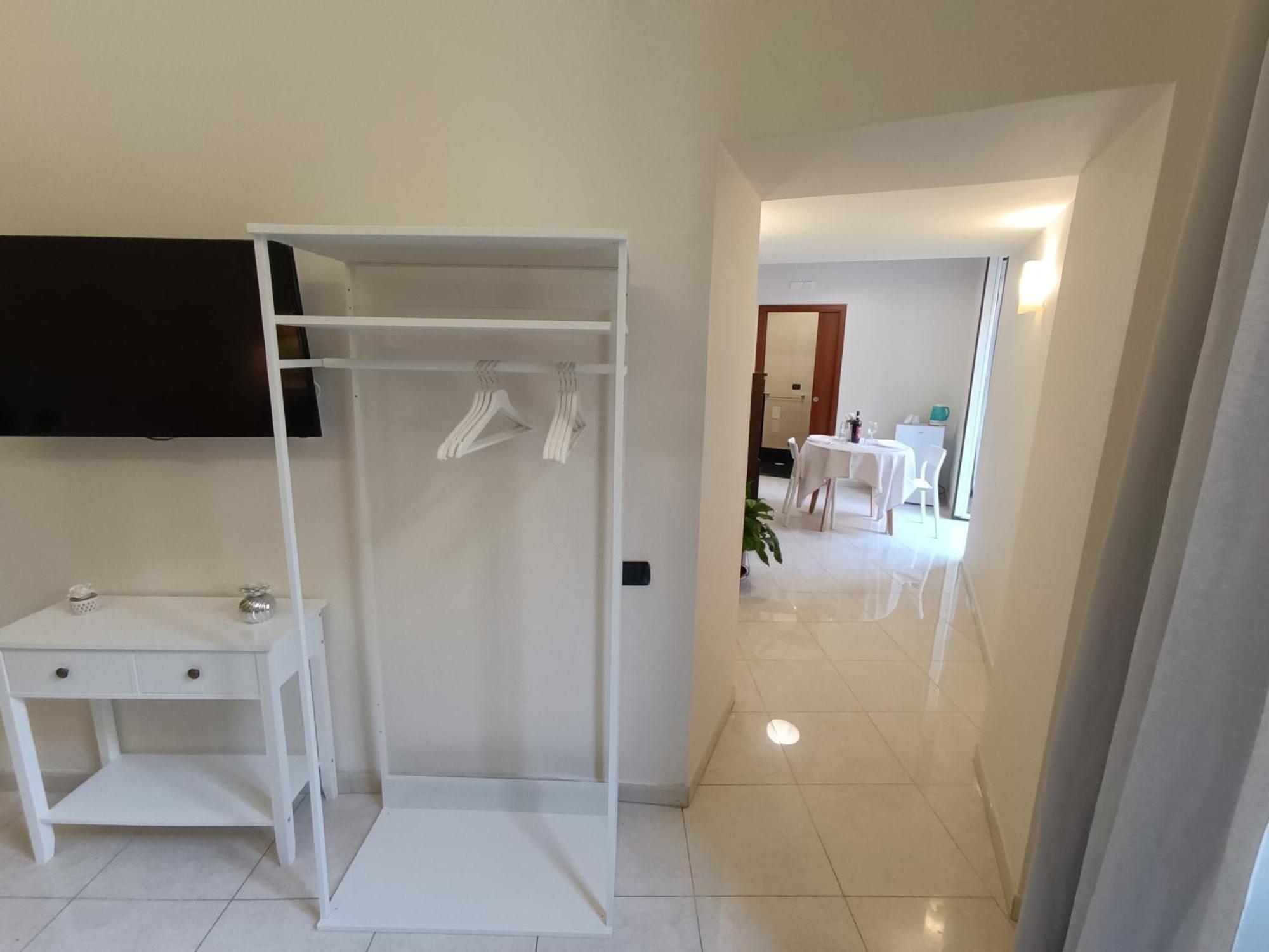 Residenza Geri - Suite And Home Napoli Centro Exterior photo